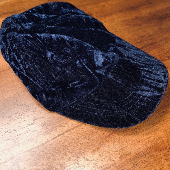 Unbranded Accessories - NWOT Adjustable Velour Baseball Cap
